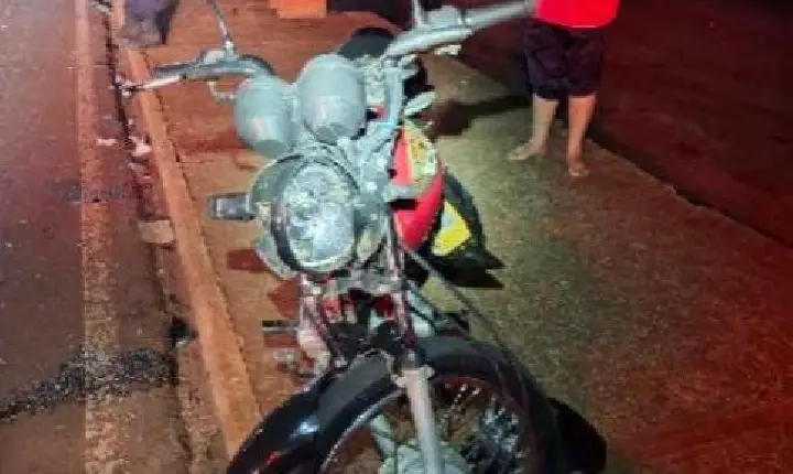 Colisão entre moto e carro deixa dois feridos  na Avenida Egydio Geronymo Munaretto, em Toledo