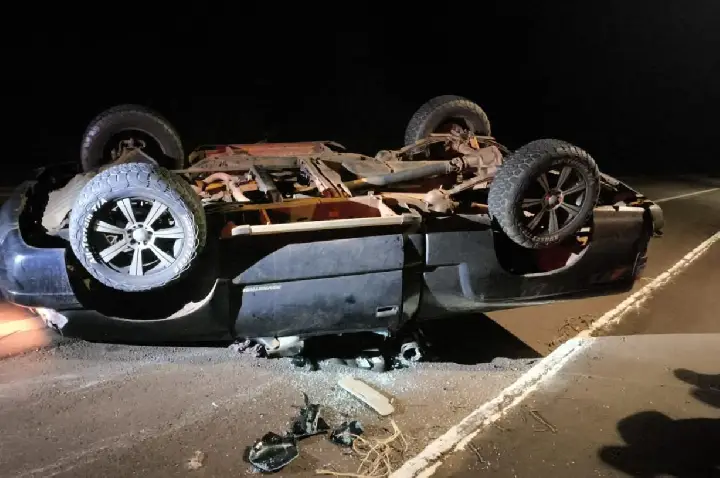 CAPOTAMENTO NA PR-495 MOBILIZA EQUIPE NA MADRUGADA EM PATO BRAGADO