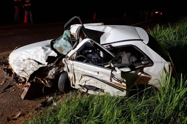 Colisão frontal na PR-323 deixa um morto e dois feridos em Perobal