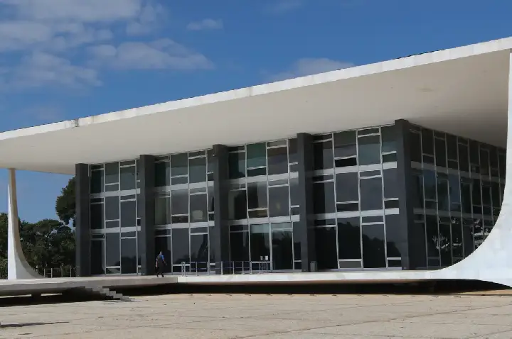 Defesa pede autorização do STF para que Bolsonaro possa operar ombro