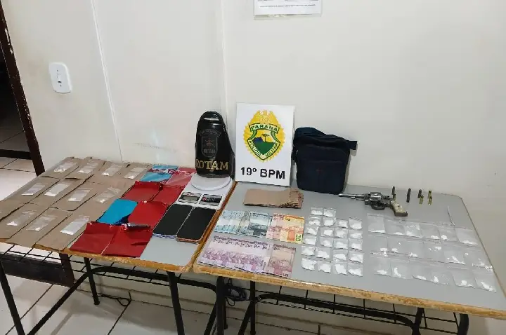 ROTAM estoura ponto de tráfico e apreende drogas, arma e moto usada em entregas no bairro Santa Clara IV em Toledo