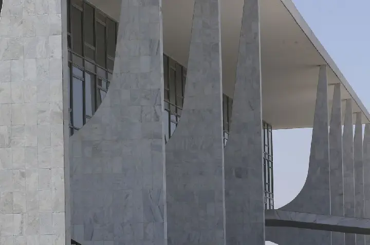 Terceirizados do governo têm redução de jornada e auxílio para creche