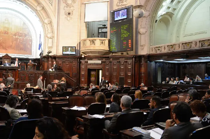 TRE-RJ marca para terça recontagem de votos após cassação de Bacellar