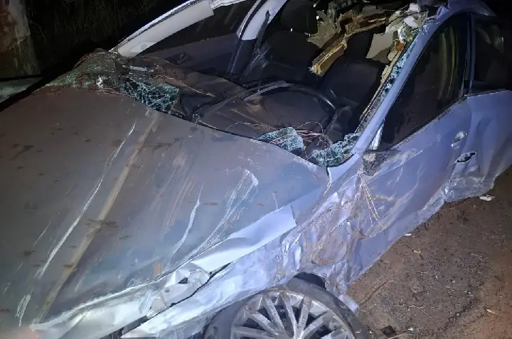 Um grave acidente foi registrado na madrugada deste sábado (19) na PR-490, no trecho entre Altônia e São Jorge do Patrocínio.