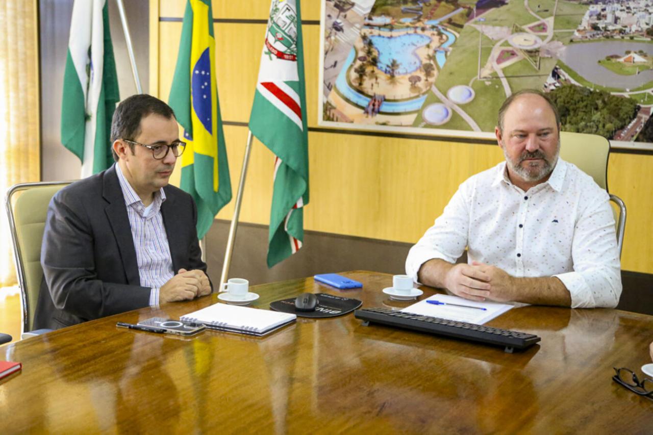 Executivo Municipal recebe visita do reitor e demais representantes da PUC