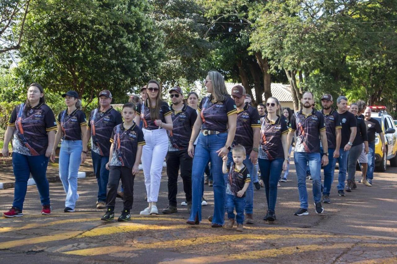 Festas cívicas marcam o domingo em Novo Sobradinho e São Luiz do Oeste