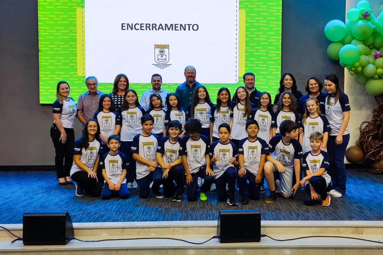 Fundação de cooperativa mirim é prestigiada pelo Executivo Municipal e demais autoridades