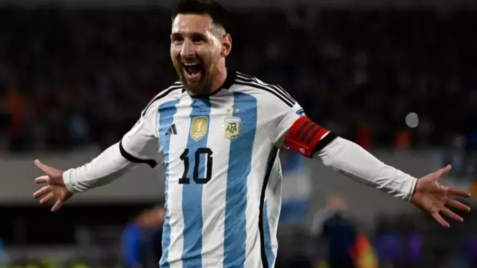 Messi decide e Argentina vence o Equador na estreia pelas Eliminatórias