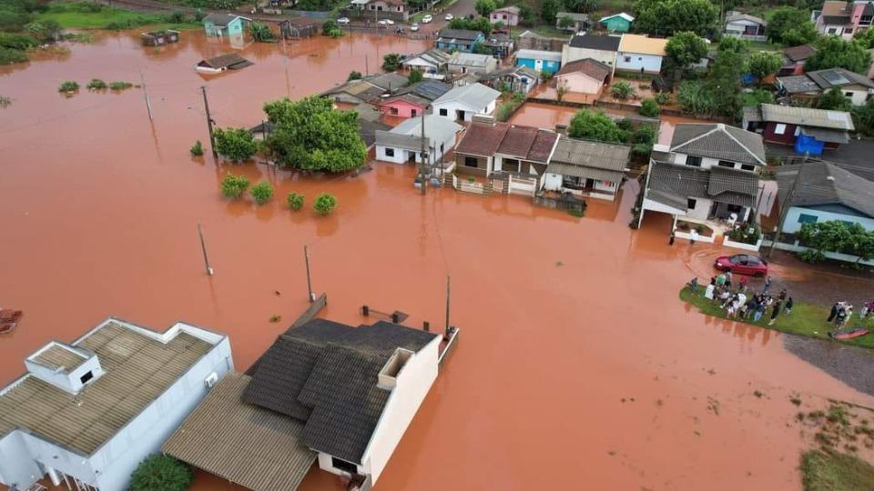Alagamentos deixam famílias desabrigadas em Santa Izabel do Oeste; veja imagens