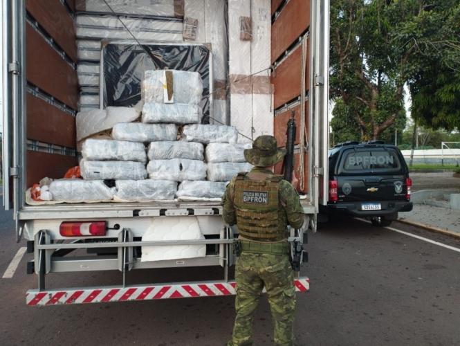 BPFRON apreende caminhão carregado mais de 300 kg de maconha, em Douradina-PR