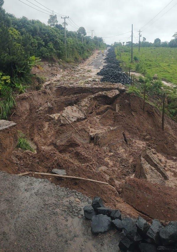 Enxurrada deixa mais de mil moradores ilhados em Prudentópolis, segundo Defesa Civil