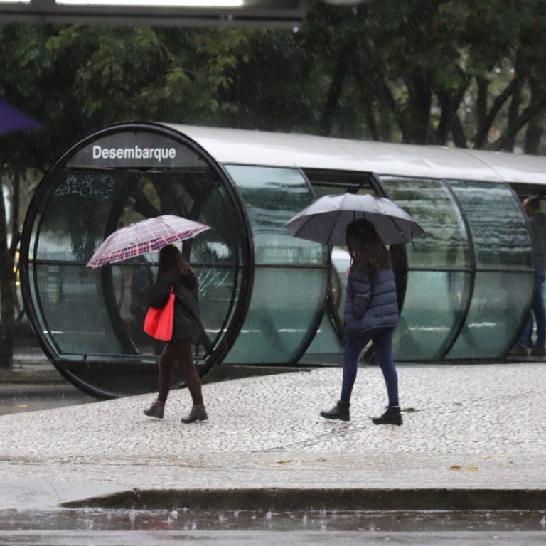 Frente fria avança pelo Paraná e muda tempo em várias regiões, diz Simepar