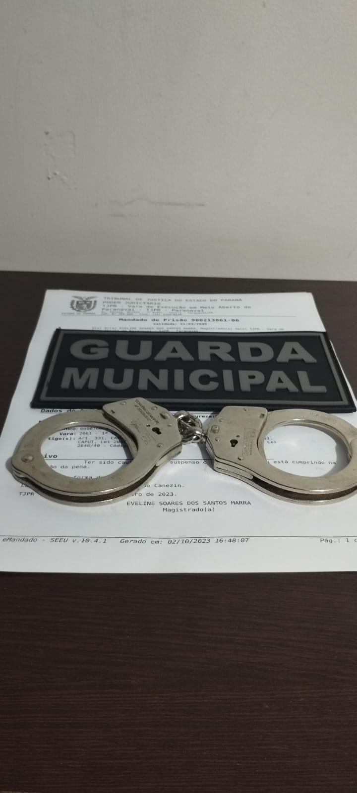 Guarda Municipal de Toledo, cumpre mandado de prisão, após abordagem.