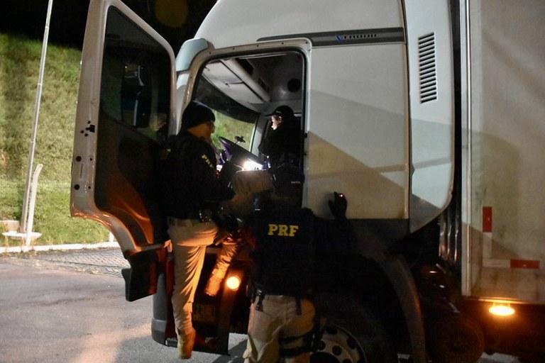 Paraná – Carga de frango escondia mais de 1 tonelada de maconha