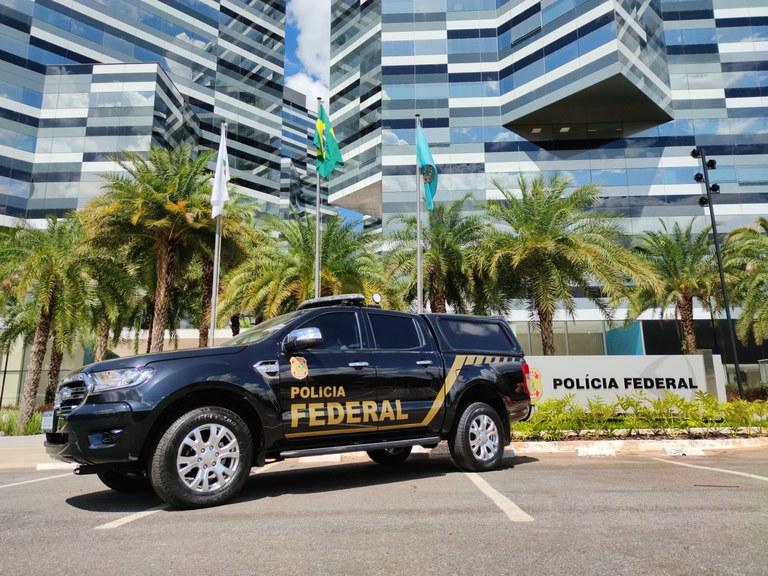PF e BPFRON realizam grande apreensão de cigarros contrabandeados em Terra Roxa-PR