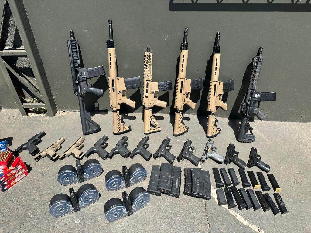 PRF apreende arsenal e 12 toneladas de maconha, em Toledo