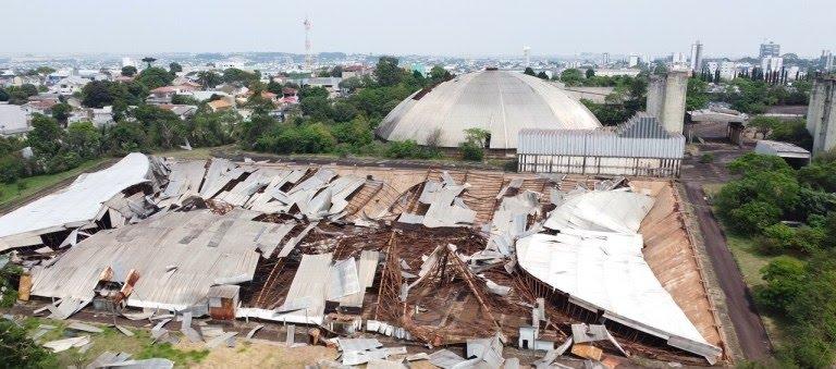 Rastro de destruição: tornado em Cascavel é de categoria F2, rajadas de vento ficaram acima dos 180 km/h