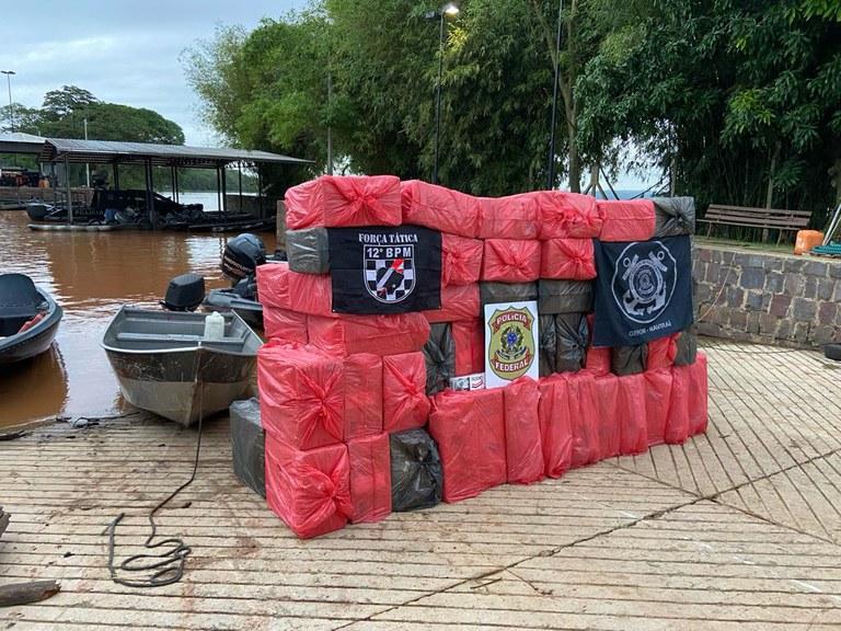 Ação interagências apreende embarcação com materiais contrabandeados no Rio Paraná