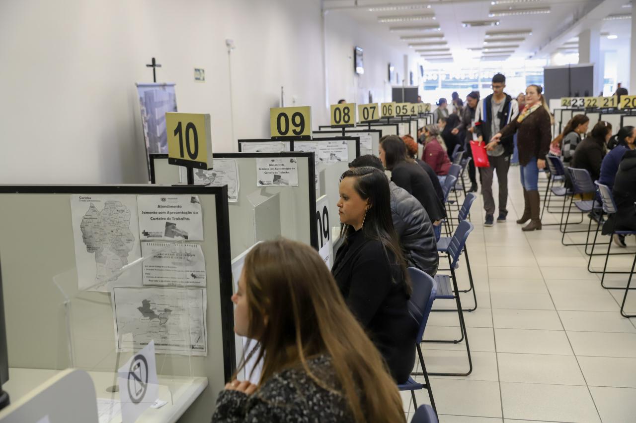 Agências do Trabalhador iniciam a semana com a oferta de 15,4 mil vagas no Paraná
