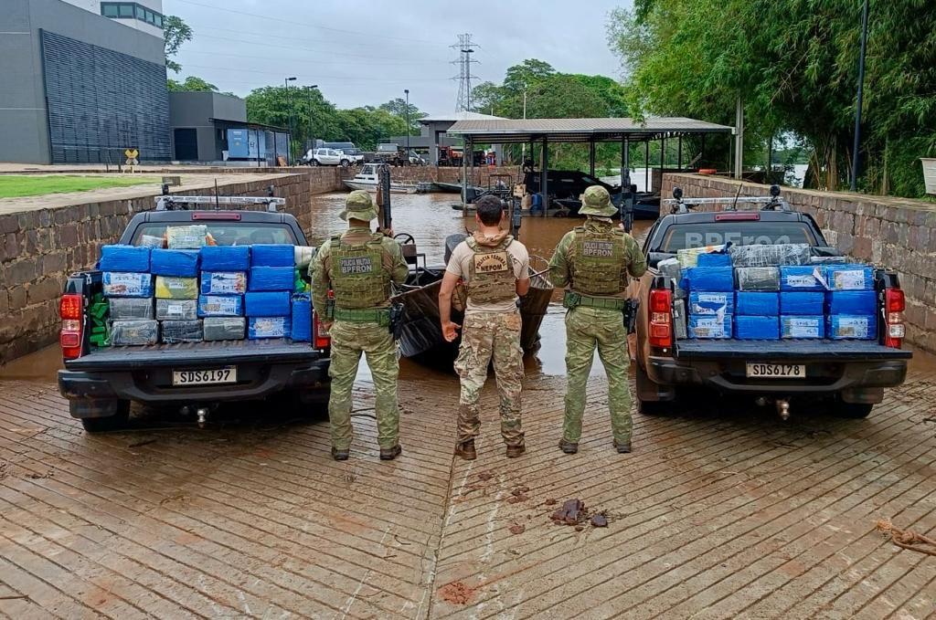 BPFRON, Polícia Federal e Exército Brasileiro apreendem 1,4 tonelada de droga em Guaíra-PR