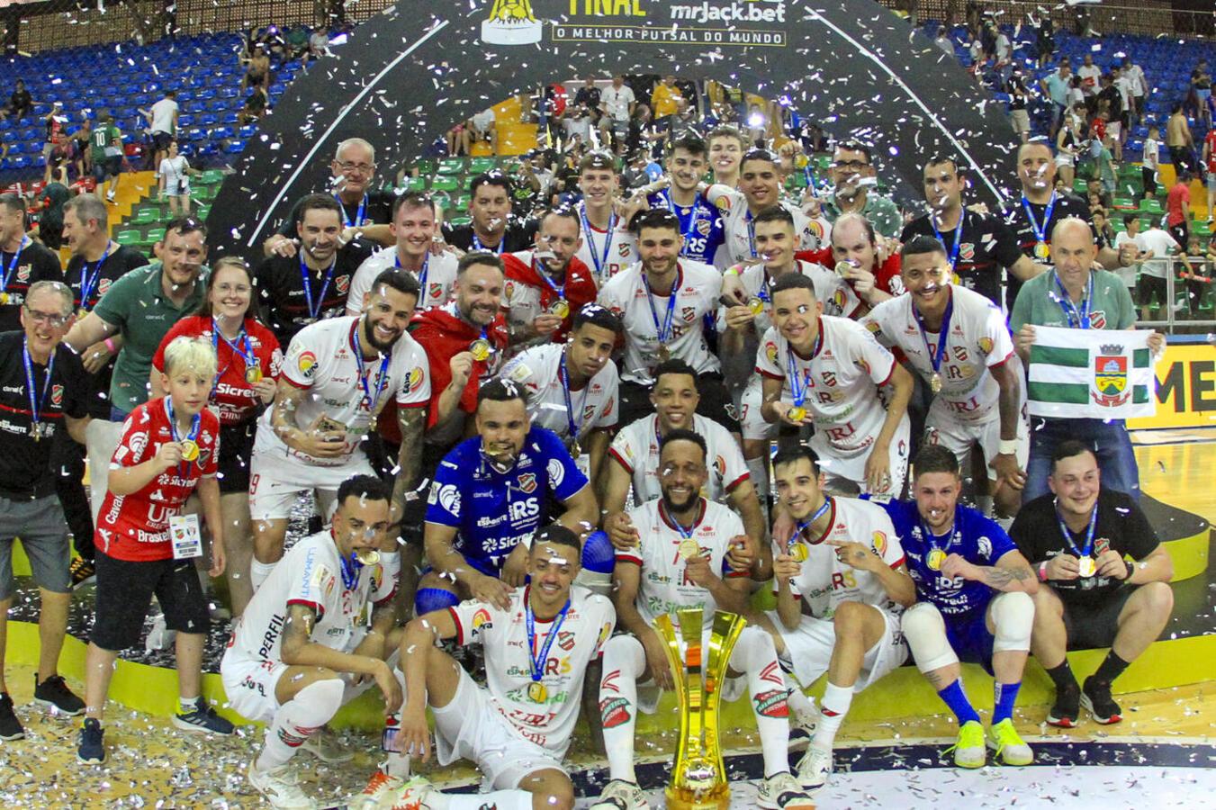 Alcides Pan foi palco da emocionante final da Liga Nacional de Futsal