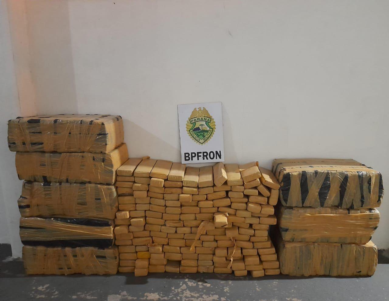 BPFRON apreende menor de idade conduzindo veículo carregado com 300 quilos de substância análoga a maconha em Tapira -PR