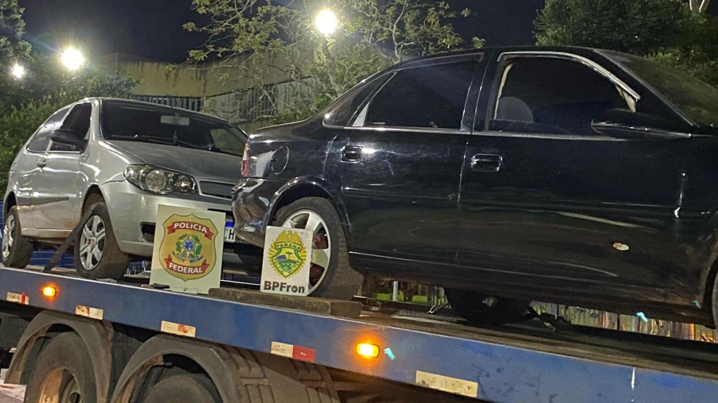 BPFRON e Polícia Federal apreendem dois veículos com produtos contrabandeados em Foz do Iguaçu - PR