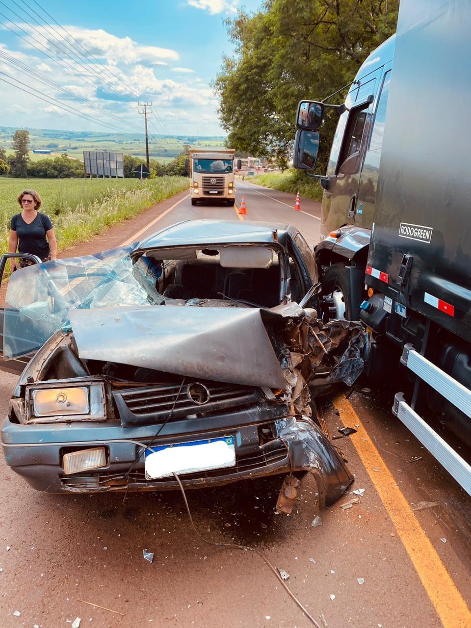 Carro carregado com maconha se envolve em acidente na PR 317, em Formosa do Oeste