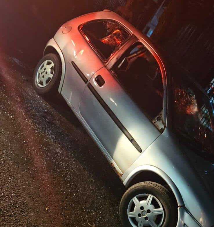 Cheio de ciúmes homem quebra carro com machado do atual namorado da sua ex em Palotina