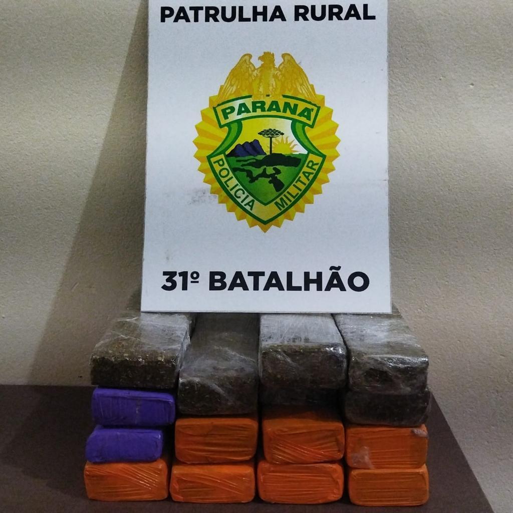 Com tornozeleiras eletrônicas, dupla é detida pelo BPFrom com nove quilos de maconha em Palotina