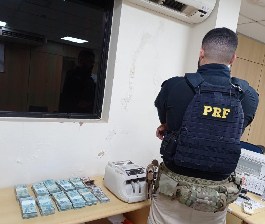 Em abordagem à BMW, homens são presos por lavagem de dinheiro e contrabando