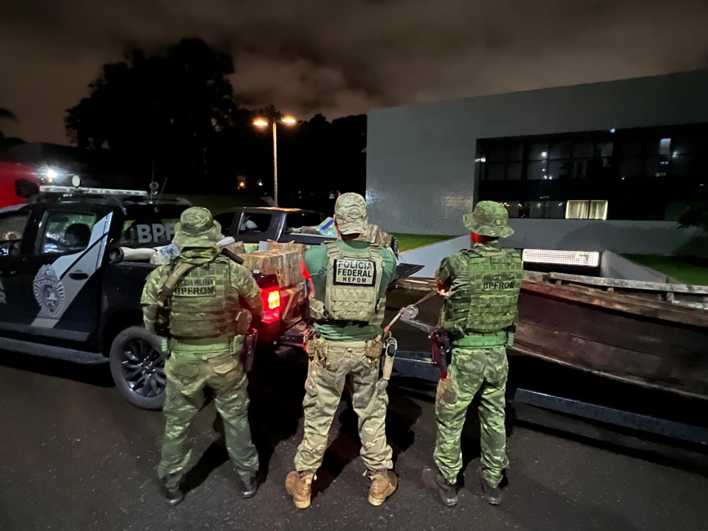 Foz do Iguaçu/PR - BPFRON E NEPOM/PF apreendem 1,2 Tonelada de maconha