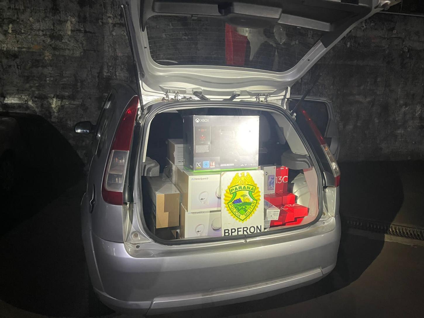 BPFRON apreende produtos contrabandeados em ônibus na cidade de Ubiratã-PR