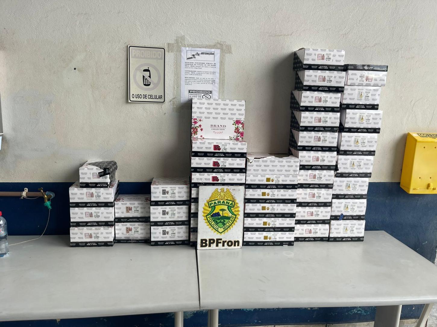 BPFRON apreende veículo com grande quantidade de perfume importado, sem o devido desembaraço aduaneiro em Santa Teresa do Oeste - PR