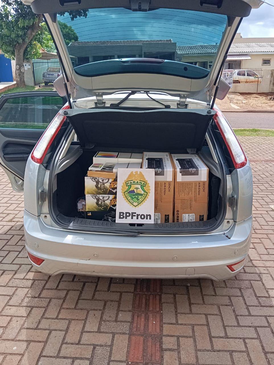 BPFRON e BPMOA apreendem carro carregado de produtos estrangeiros em Santa Tereza do Oeste-PR