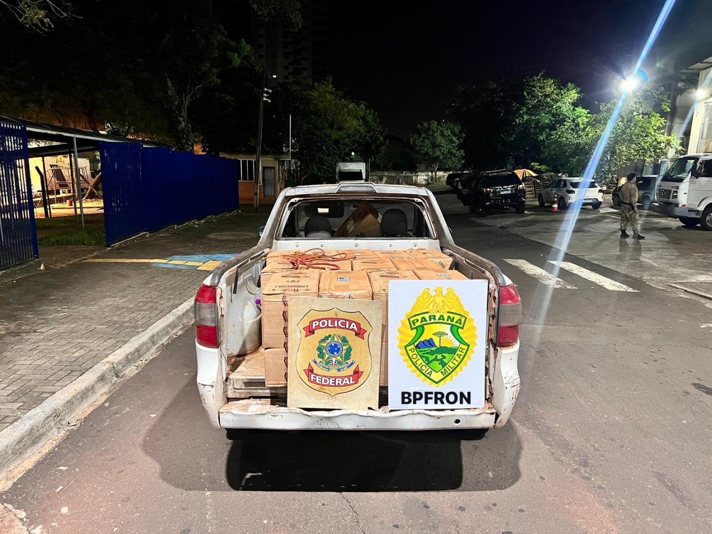 BPFRON e Polícia Federal apreendem cigarros contrabandeados na cidade de Santa Helena-PR