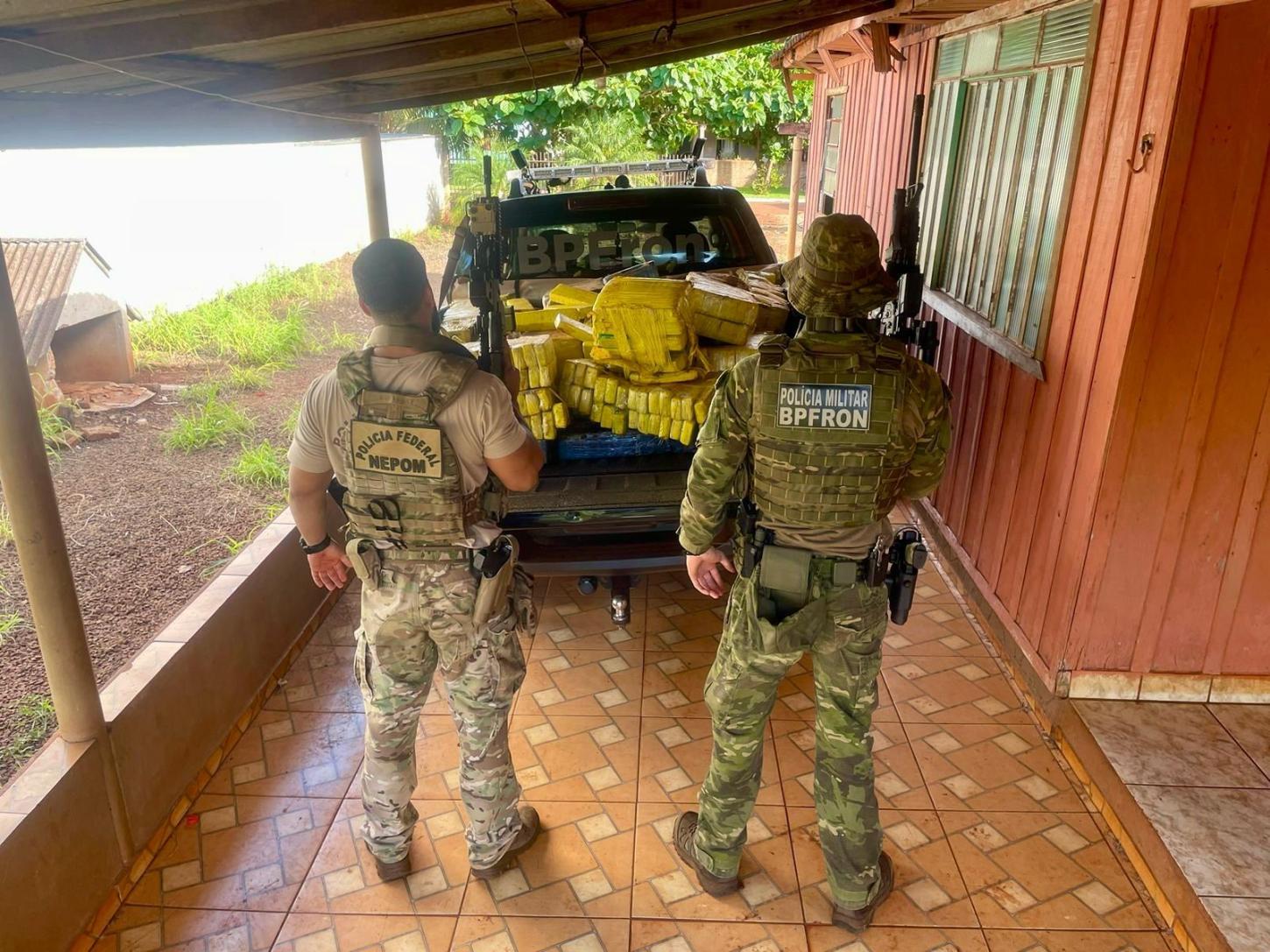 BPFRON e Polícia Federal apreendem mais de meia tonelada de drogas em Guaíra-PR