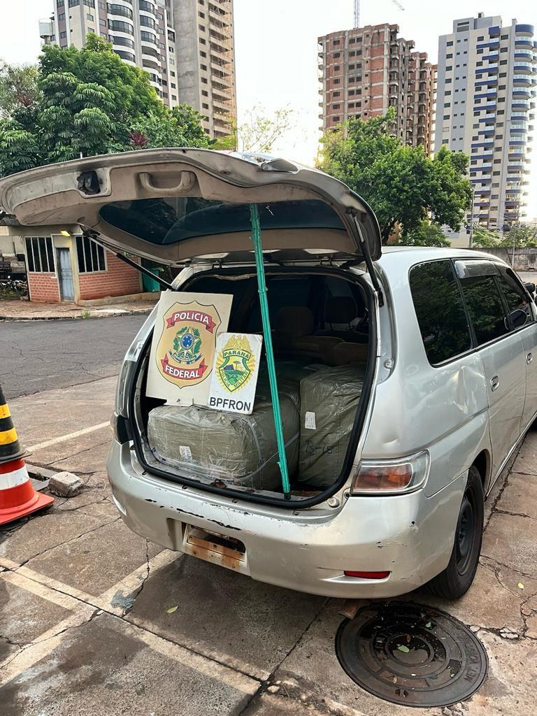 BPFRON e Polícia Federal apreendem veículo com produtos estrangeiros em Foz do Iguaçu-PR