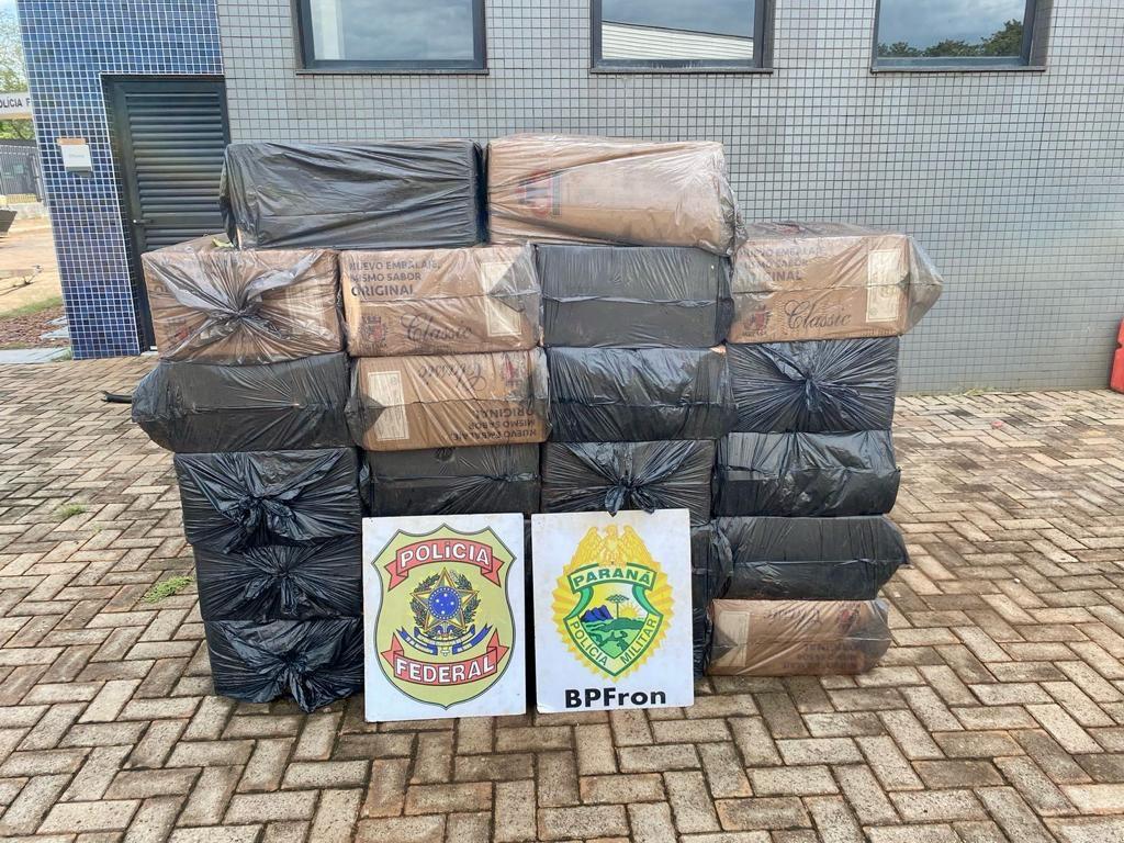 Guairá - BPFRON e Polícia Federal apreendem pacotes de cigarros contrabandeados