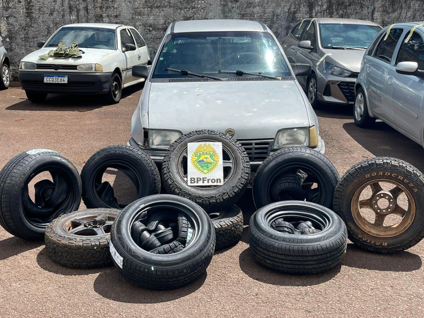 BPFRON apreende 2 veículos carregados com pneus contrabandeados em Céu Azul-PR
