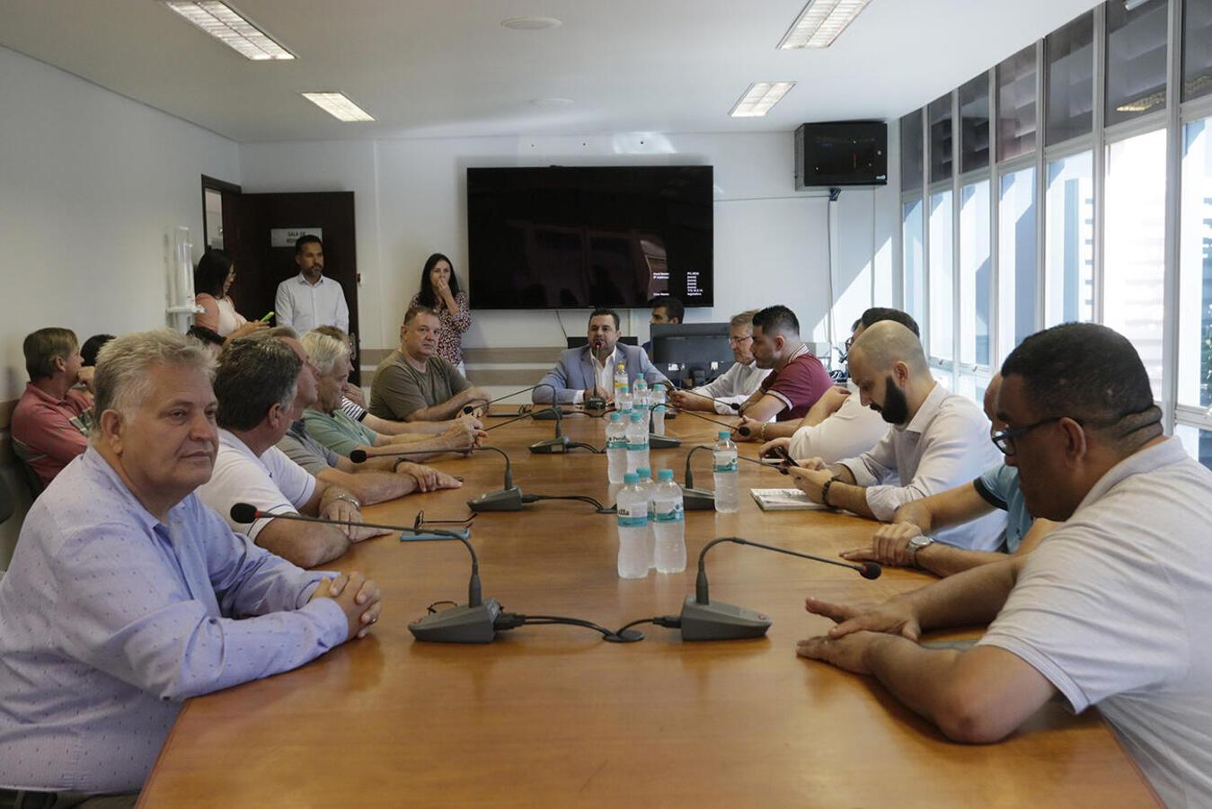 Prefeitura detalha projeto de lei sobre subsídios para o transporte coletivo a vereadores