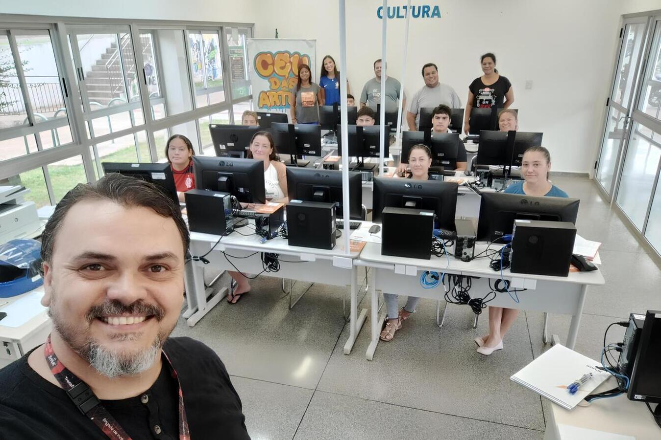 CEU das Artes inicia aulas de curso de Assistente de Tecnologias da Informação