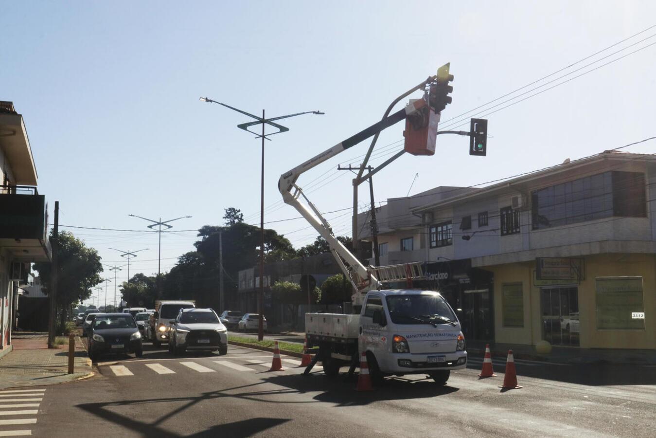 Tecnologia no trânsito: Toledo instala semáforos inteligentes em 5 cruzamentos