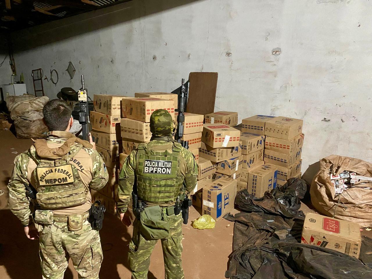 BPFRON e PF apreendem 5.000 pacotes de cigarros contrabandeados em Terra Roxa-PR