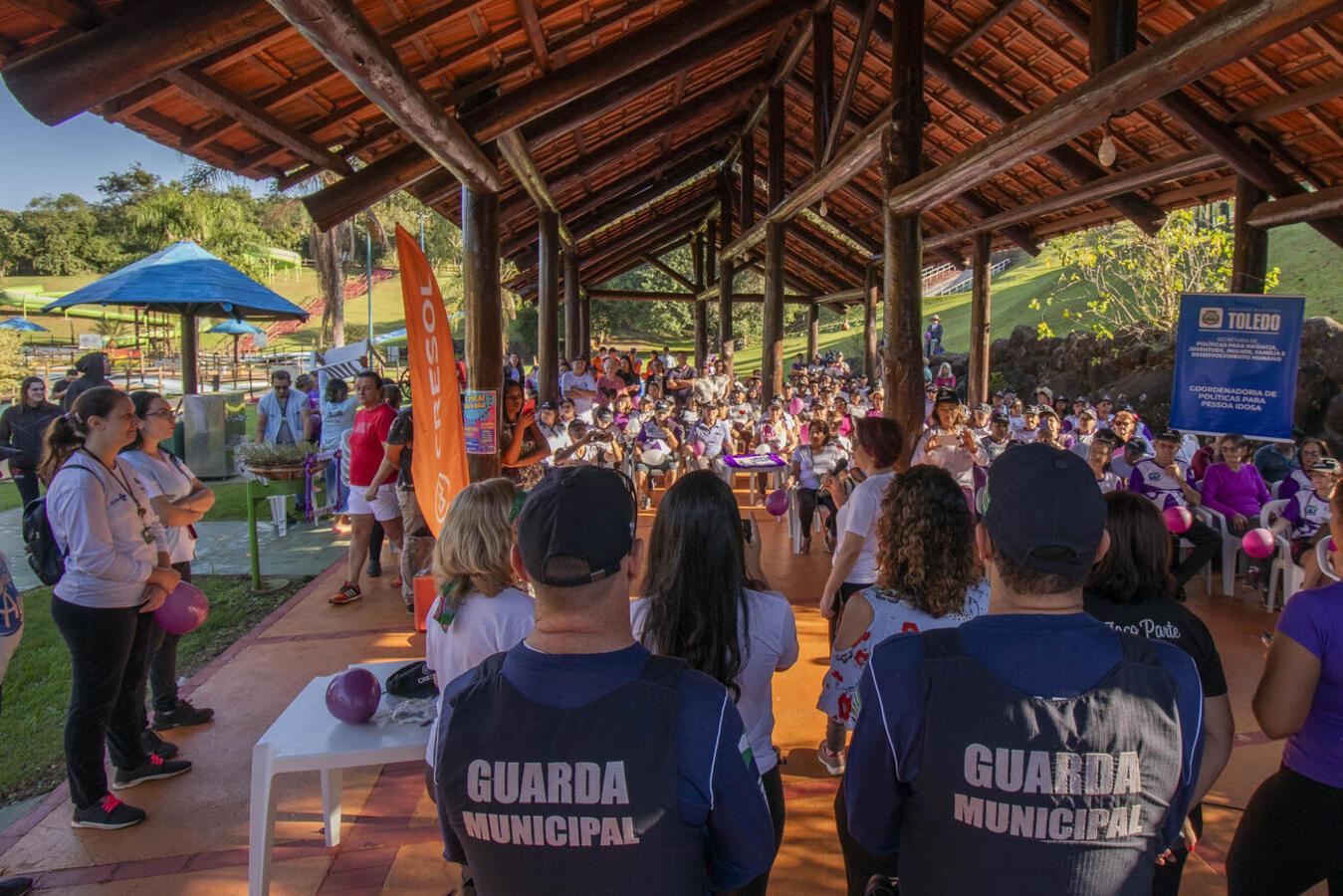 Junho Violeta alerta sobre violência contra idosos