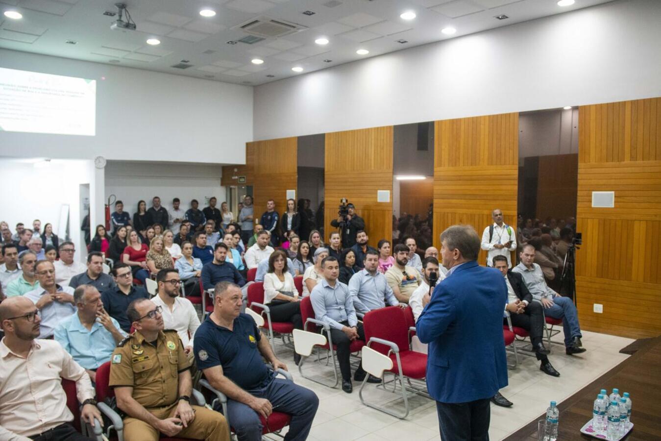 Na Acit, prefeitura participa de debate sobre insegurança causada por PSR