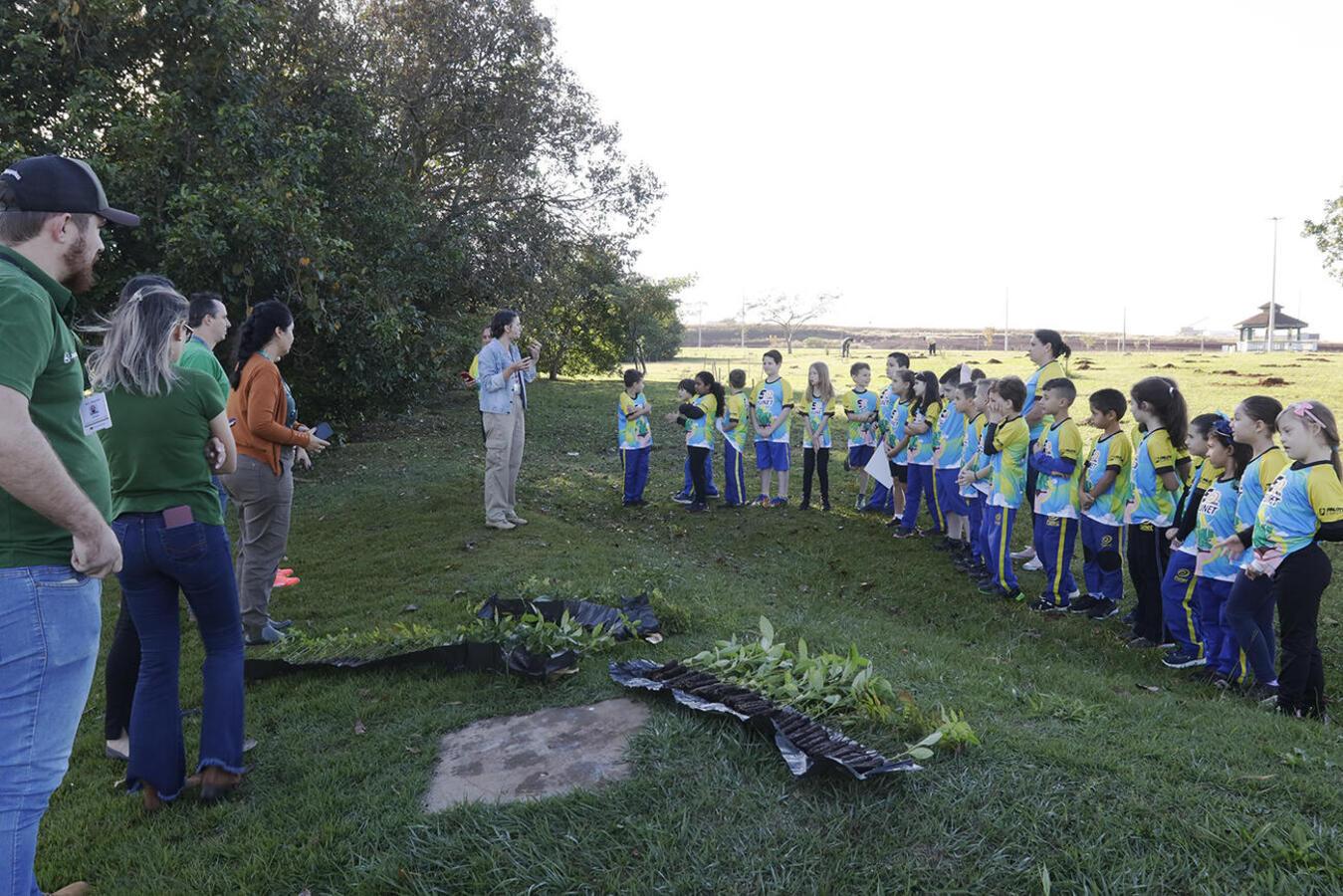 Plantio de mudas no Parque do Povo marca o Dia do Meio Ambiente em Toledo
