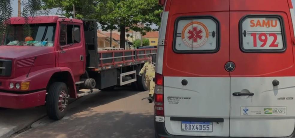 Adolescente morre atropelada por caminhão manobrado pelo próprio pai no Paraná