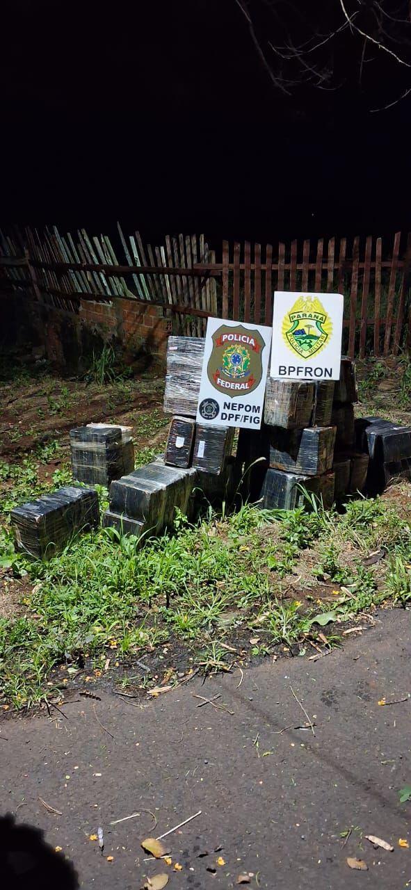 BPFRON E PF PRENDEM HOMENS COM QUATROCENTOS E OITENTA E SETE QUILOS DE MACONHA EM PORTO CLANDESTINO DE FOZ DO IGUAÇU-PR.