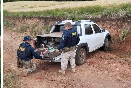 Casal de Palotina com filho de 7 meses é detido ao da apoio a veículo carregado com 366kg de maconha